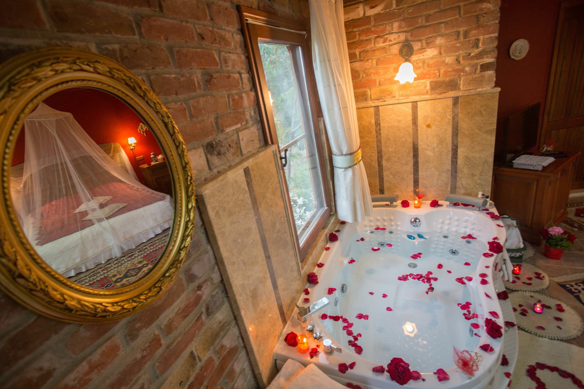 Efes Butik Otel Киразлы Экстерьер фото