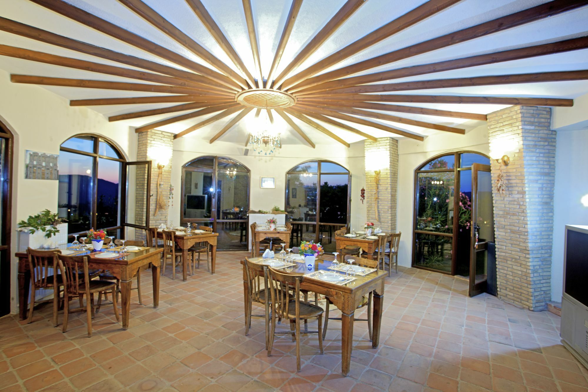 Efes Butik Otel Киразлы Экстерьер фото